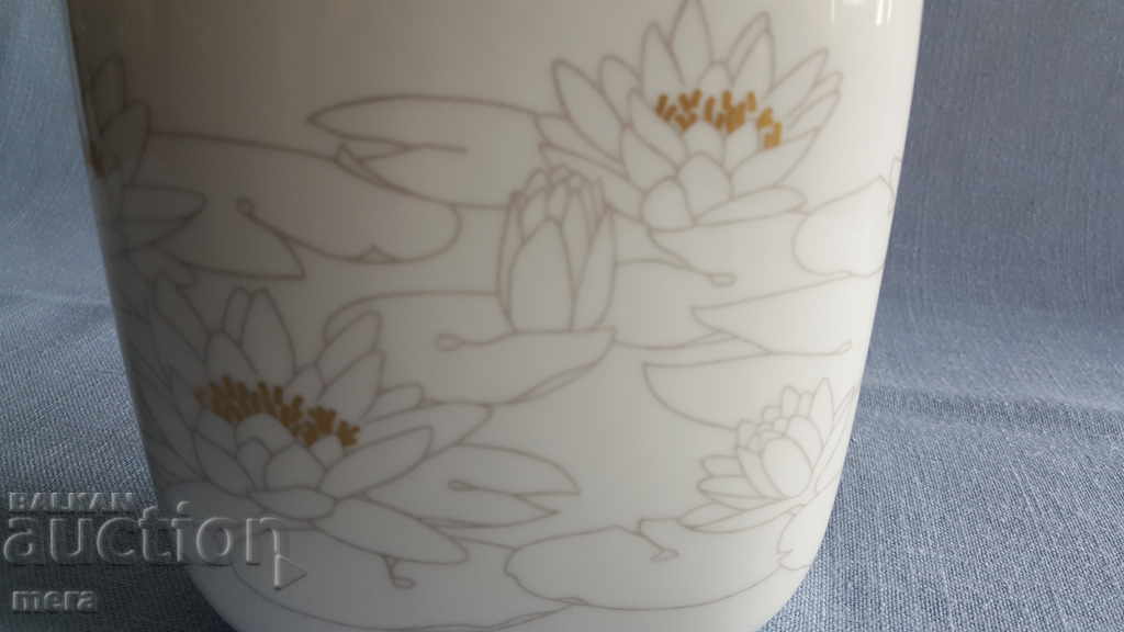 Porcelain stylish collector's vase - Rosenthal with price 160.00 BGN | € 81.81 Porcelain stylish collector's vase - Rosenthal with price 160.00 BGN | € 81.81