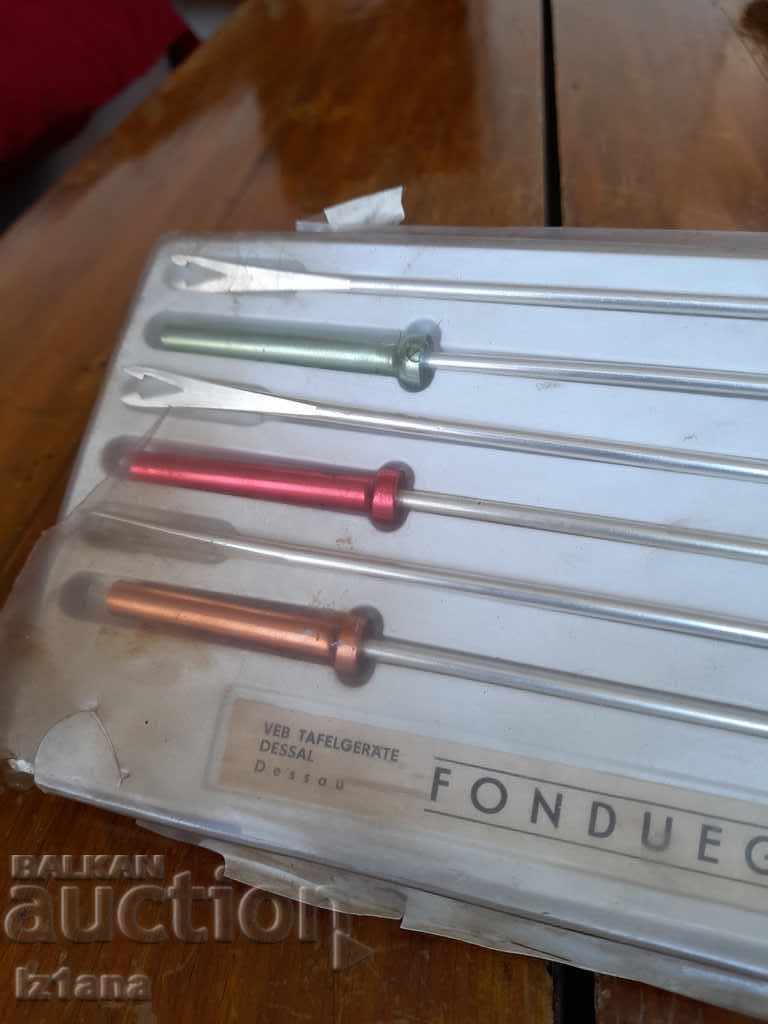 Old fondue forks with price 45.00 BGN | € 23.01 Old fondue forks with price 45.00 BGN | € 23.01