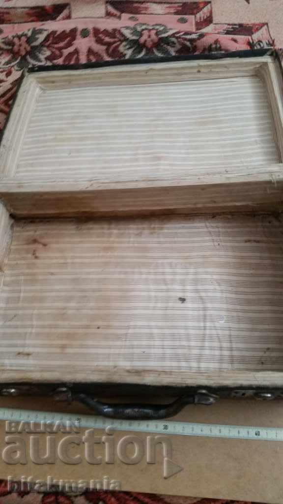 Auction Very old briefcase - read the auction carefully Auction Very old briefcase - read the auction carefully