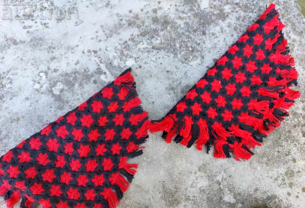 Auction  LOT BOX KNITTED PLATE TABLE TABLE COVER