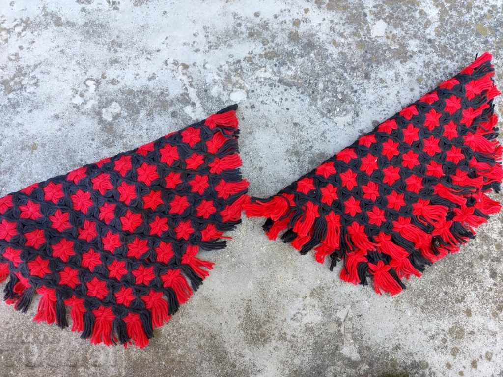 Delivery of LOT BOX KNITTED PLATE TABLE TABLE COVER