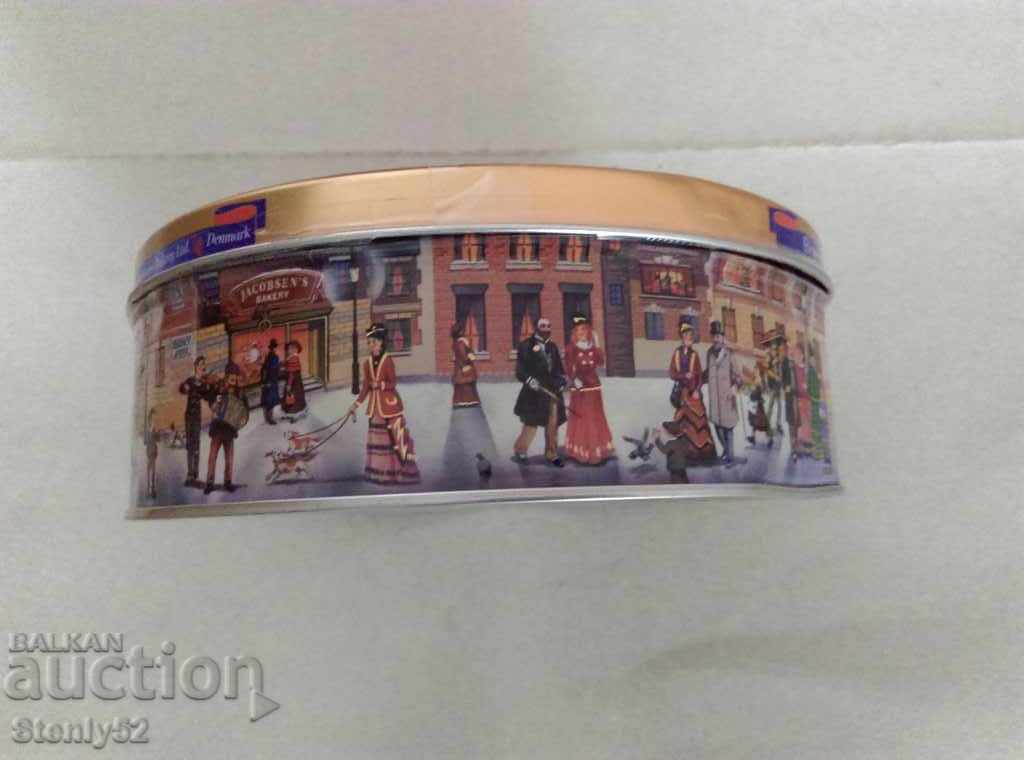 Auction Beautiful branded metal box Auction Beautiful branded metal box