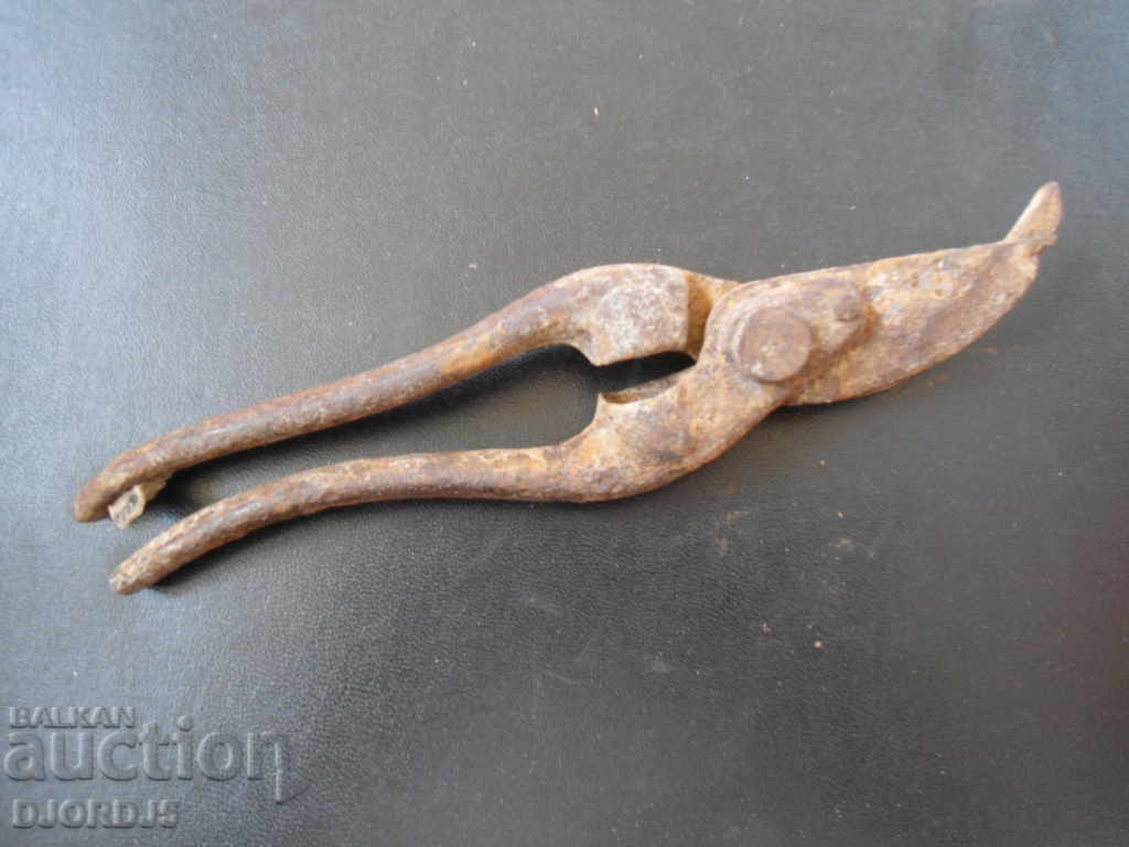 Delivery of Old scissors Delivery of Old scissors