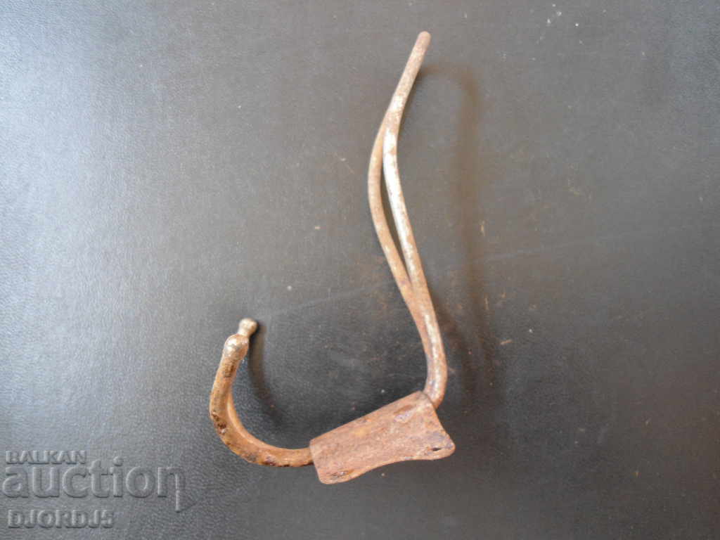 Delivery of An old metal hanger