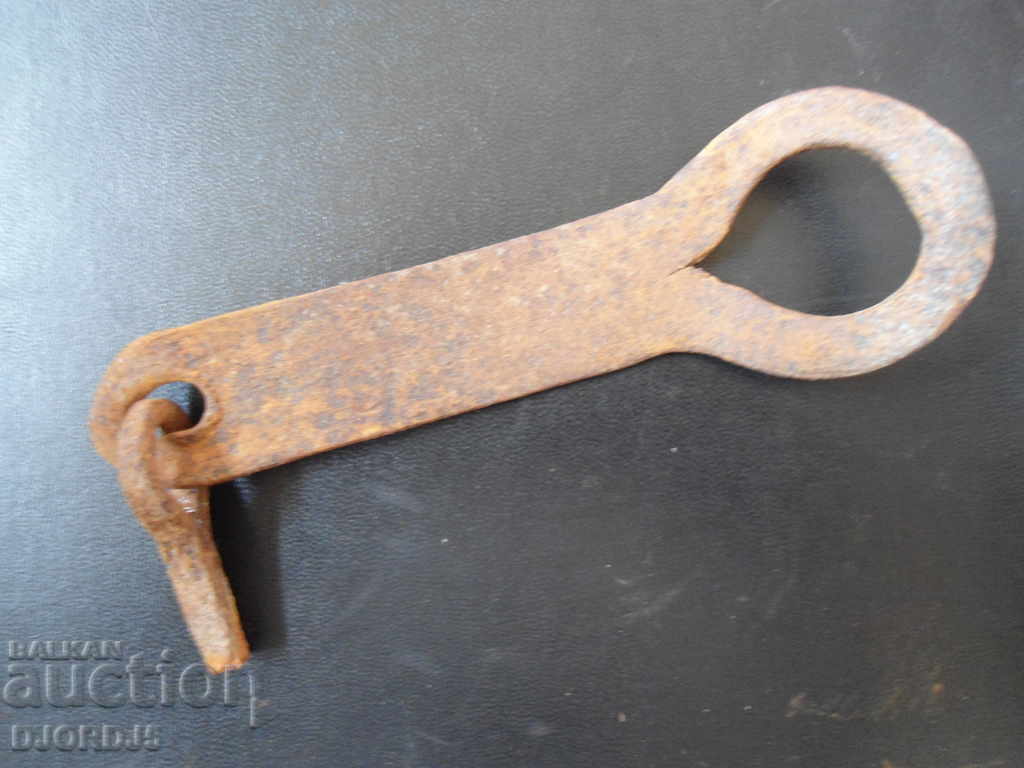 Old wrought latch with price 3.00 BGN | € 1.53 Old wrought latch with price 3.00 BGN | € 1.53