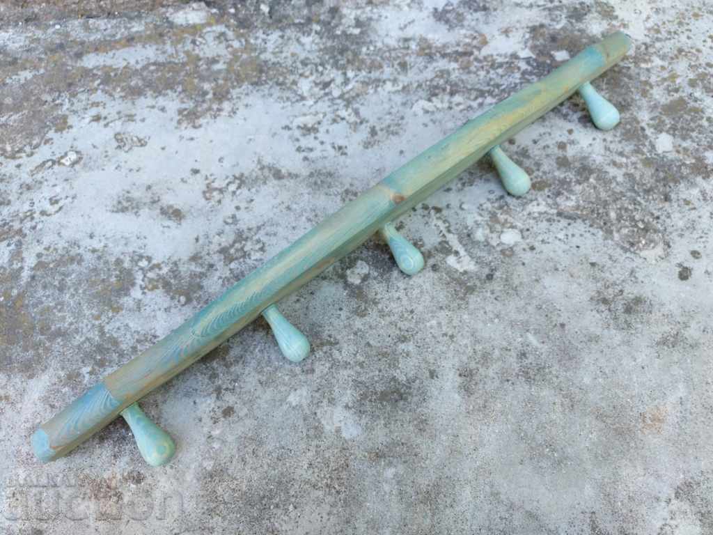 Umeraș din lemn SĂNĂTOS STARE EXCELENTĂ PRACTICE NOU - 6 Umeraș din lemn SĂNĂTOS STARE EXCELENTĂ PRACTICE NOU - 6