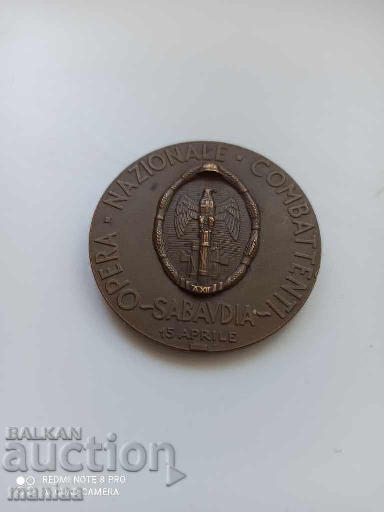 Italian Fascist Medal of Benito Mussolini 1933 with price 249.00 BGN | € 127.31 Italian Fascist Medal of Benito Mussolini 1933 with price 249.00 BGN | € 127.31