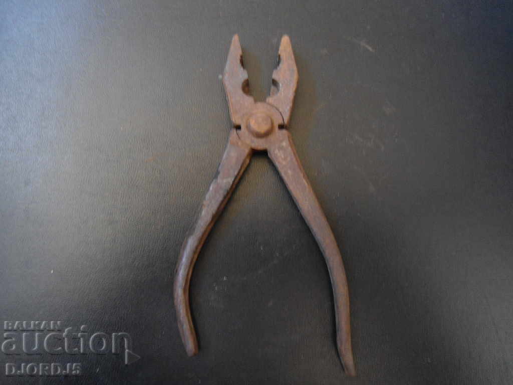 Auction Old pliers Auction Old pliers