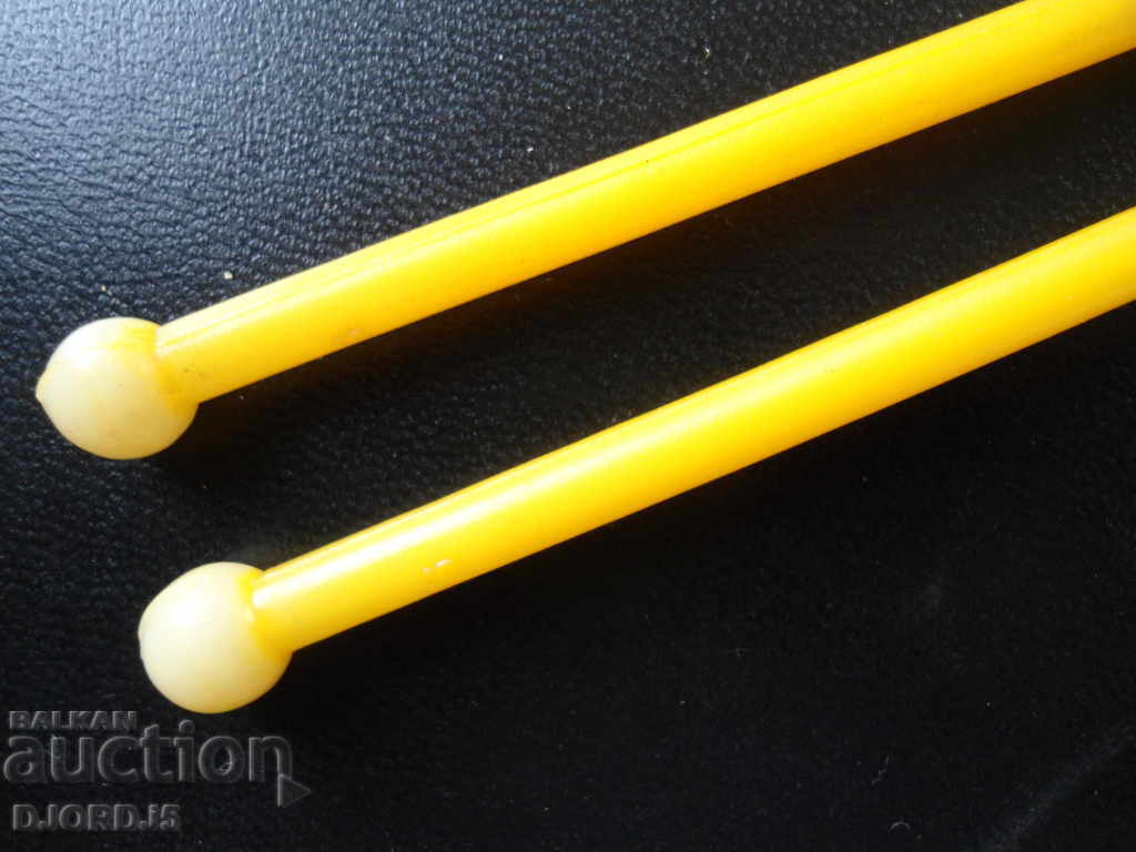 Knitting needles with price 2.00 BGN | € 1.02 Knitting needles with price 2.00 BGN | € 1.02