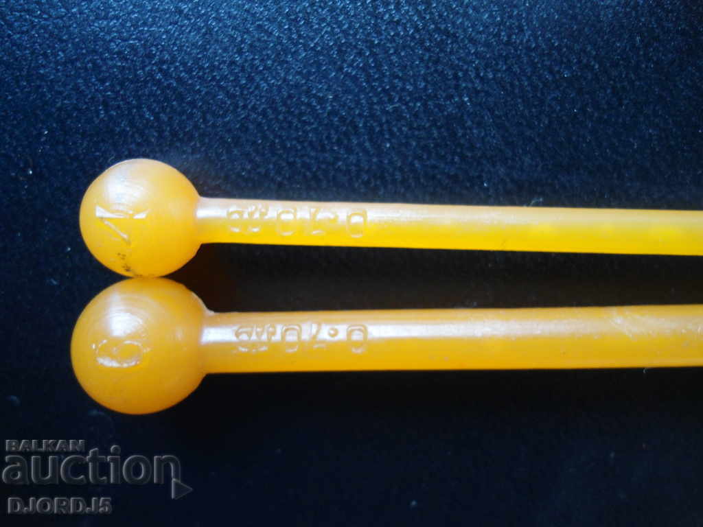Knitting needles with price 2.00 BGN | € 1.02 Knitting needles with price 2.00 BGN | € 1.02