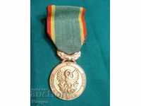 I am selling an old French medal.