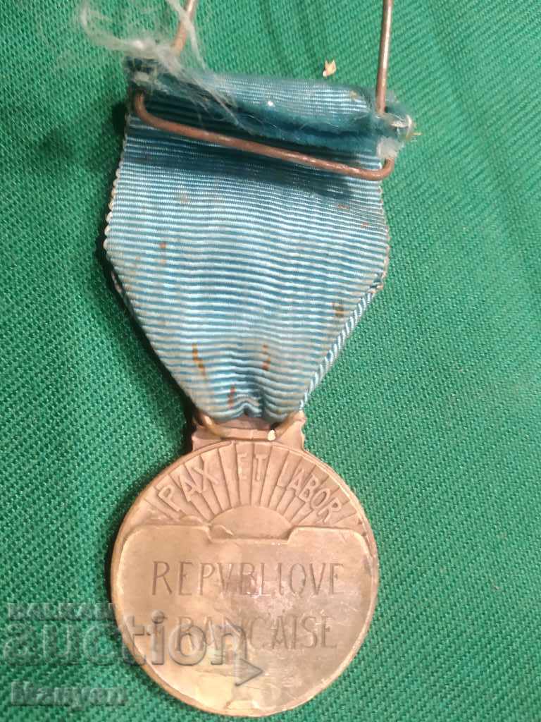 I am selling an old French medal. with price 24.90 BGN | € 12.73 I am selling an old French medal. with price 24.90 BGN | € 12.73