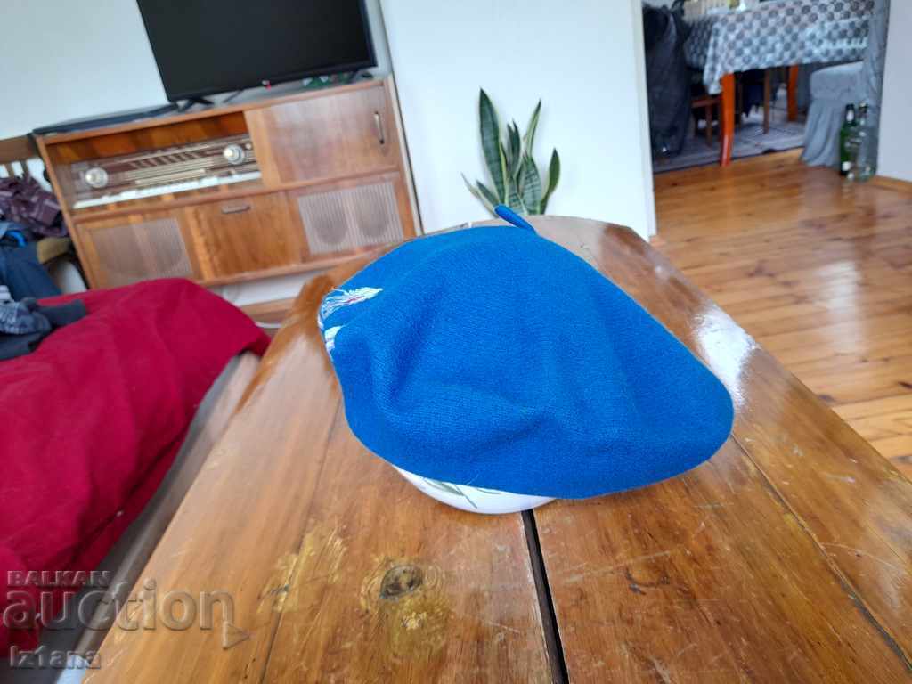 Baretă militară veche, pălărie cu preț 22.00 BGN | € 11.25 Baretă militară veche, pălărie cu preț 22.00 BGN | € 11.25