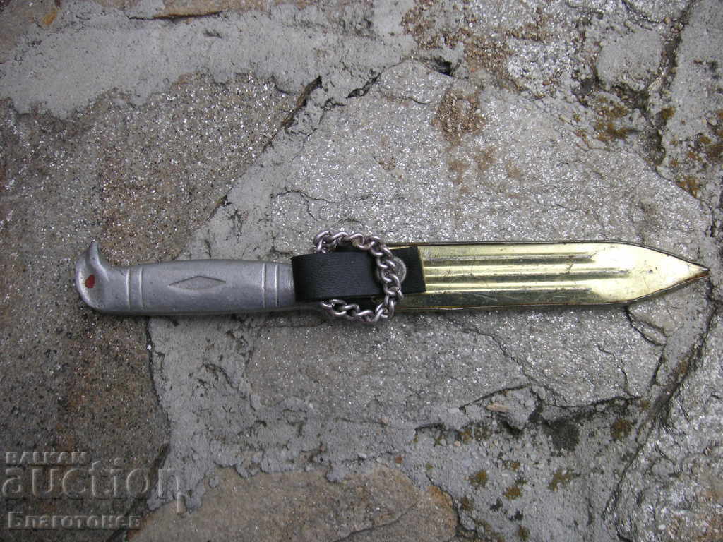 Старо ножче с цена 25.00 лв. | € 12.78 Старо ножче с цена 25.00 лв. | € 12.78