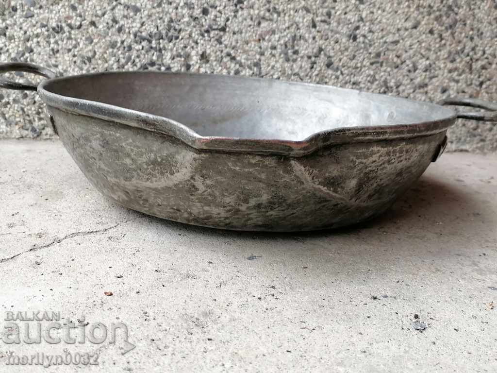 Стара медна тава сахан бакър поднос тепсия синия с цена 139.00 лв. | € 71.07 Стара медна тава сахан бакър поднос тепсия синия с цена 139.00 лв. | € 71.07