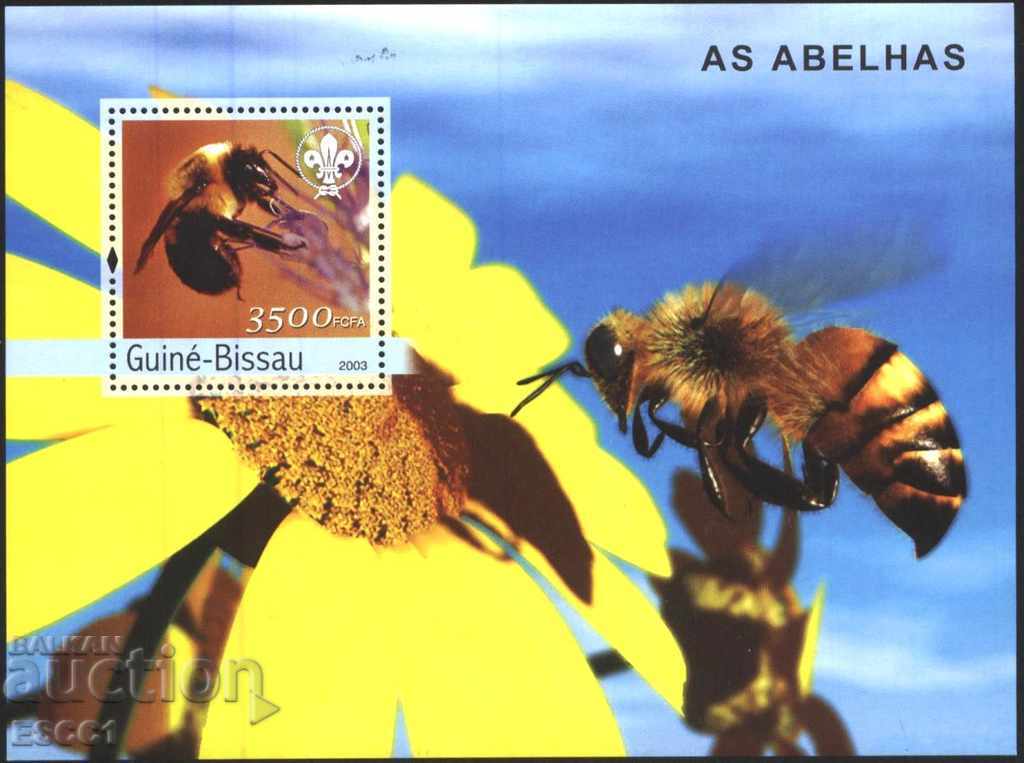 Чист блок Пчели Цветя Скаути 2003 от Гвинея Бисау