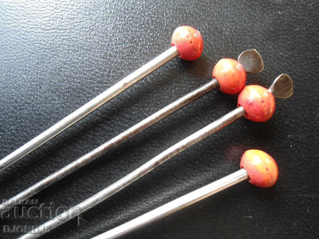 Old metal knitting needles with price 5.00 BGN | € 2.56 Old metal knitting needles with price 5.00 BGN | € 2.56