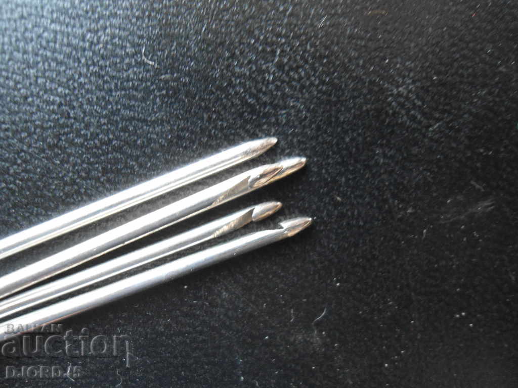 Old metal knitting needles, 5 pieces with price 5.00 BGN | € 2.56 Old metal knitting needles, 5 pieces with price 5.00 BGN | € 2.56