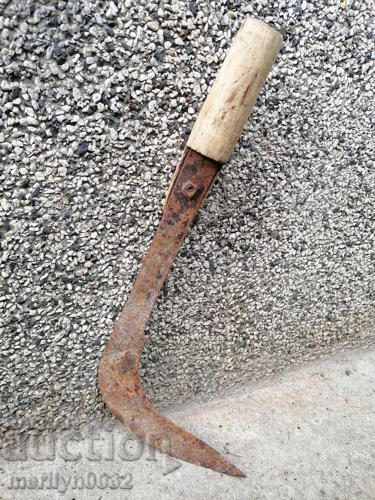Auction Old hand forged hammer, wrought iron blade Auction Old hand forged hammer, wrought iron blade