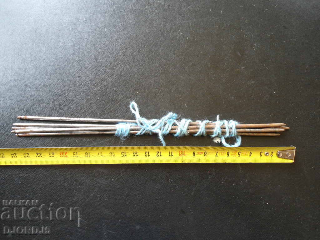 Delivery of Old metal knitting needles, 5 pieces Delivery of Old metal knitting needles, 5 pieces