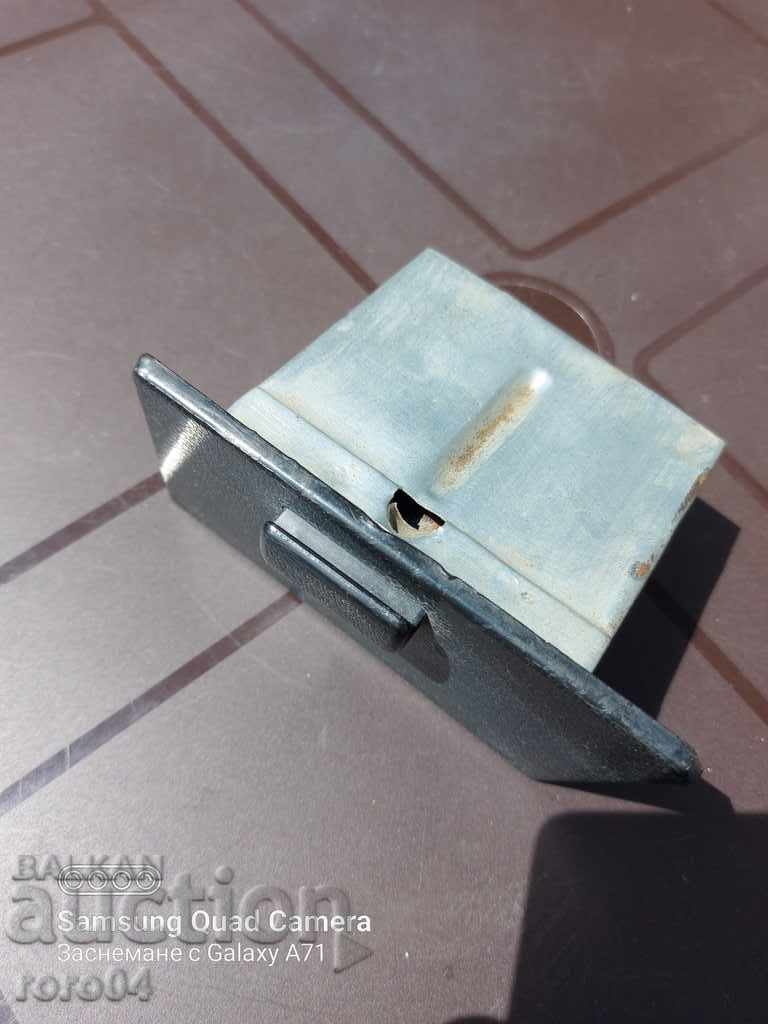 ASHTRAY - RETRO CAR with price 10.00 BGN | € 5.11 ASHTRAY - RETRO CAR with price 10.00 BGN | € 5.11