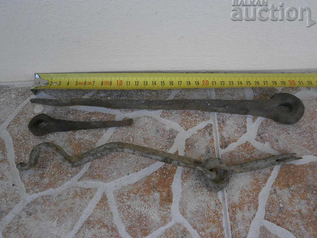 Delivery of antique wrought iron lock latch Delivery of antique wrought iron lock latch