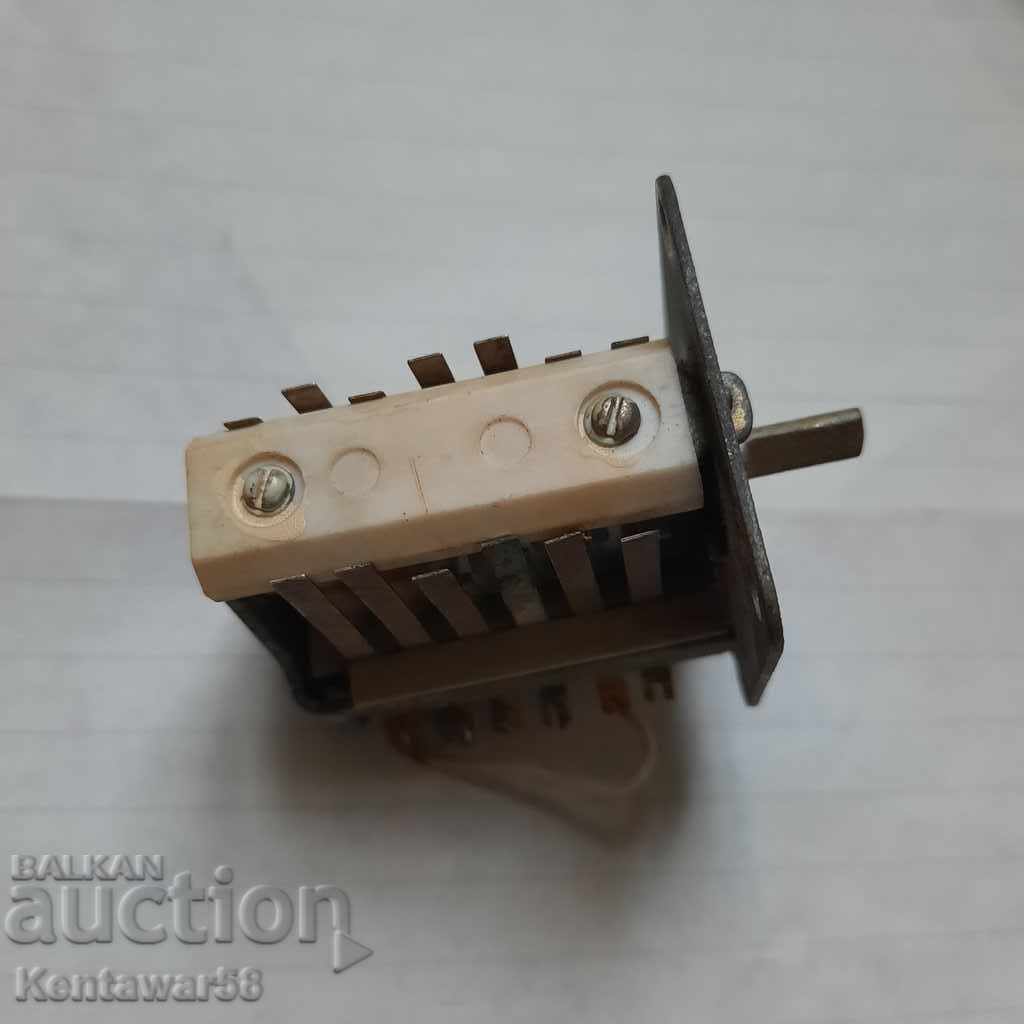 Comutator cu came. cu preț € 1.00 | 1.96 BGN Comutator cu came. cu preț € 1.00 | 1.96 BGN