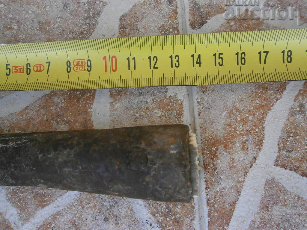 Auction An old maid of honor, a bitch, a gourd, a gauntlet, a wrought iron Auction An old maid of honor, a bitch, a gourd, a gauntlet, a wrought iron