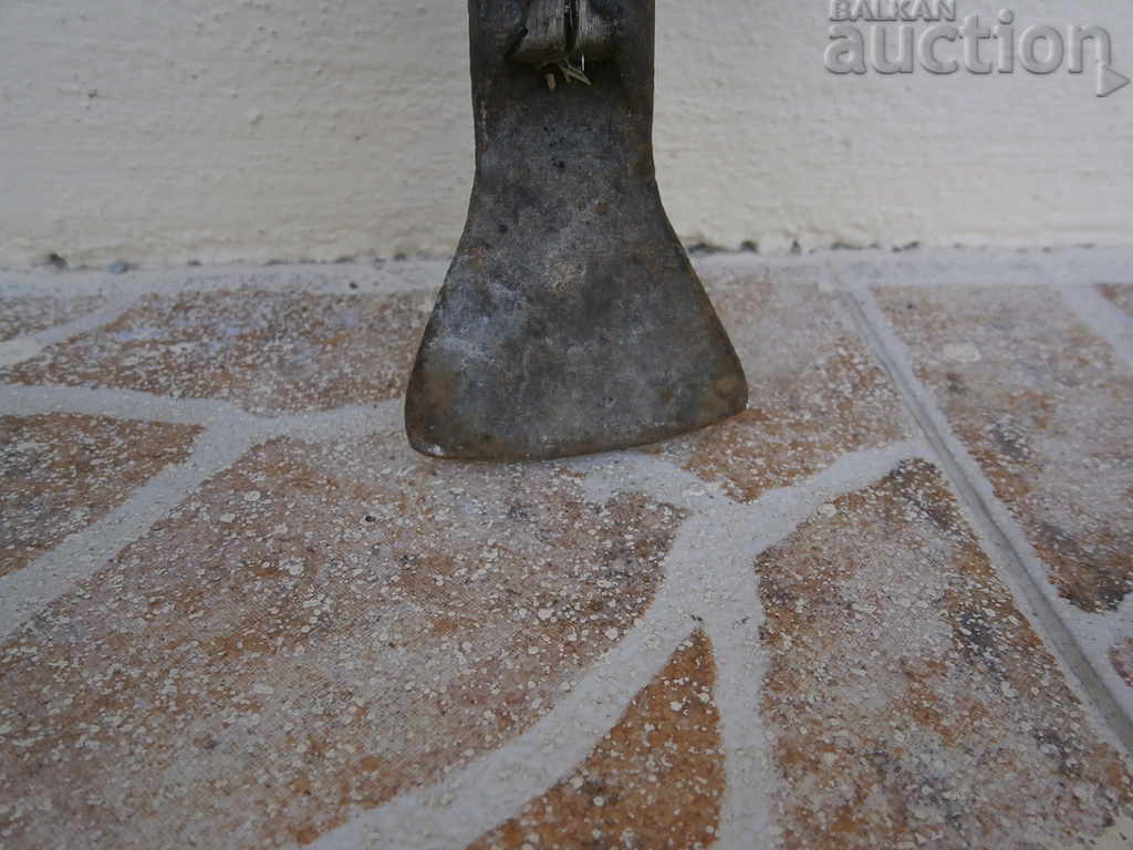 An old maid of honor, a bitch, a gourd, a gauntlet, a wrought iron - 7 An old maid of honor, a bitch, a gourd, a gauntlet, a wrought iron - 7