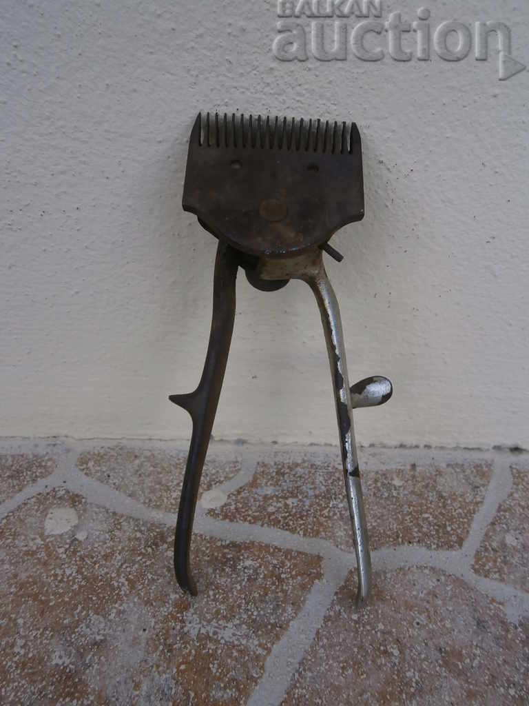 Auction  old hair clipper