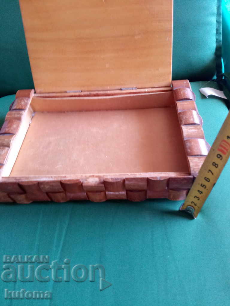 Delivery of Old wooden box Delivery of Old wooden box