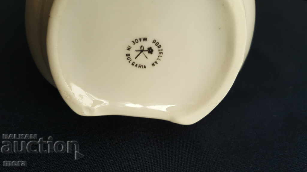 Delivery of Porcelain jug Delivery of Porcelain jug