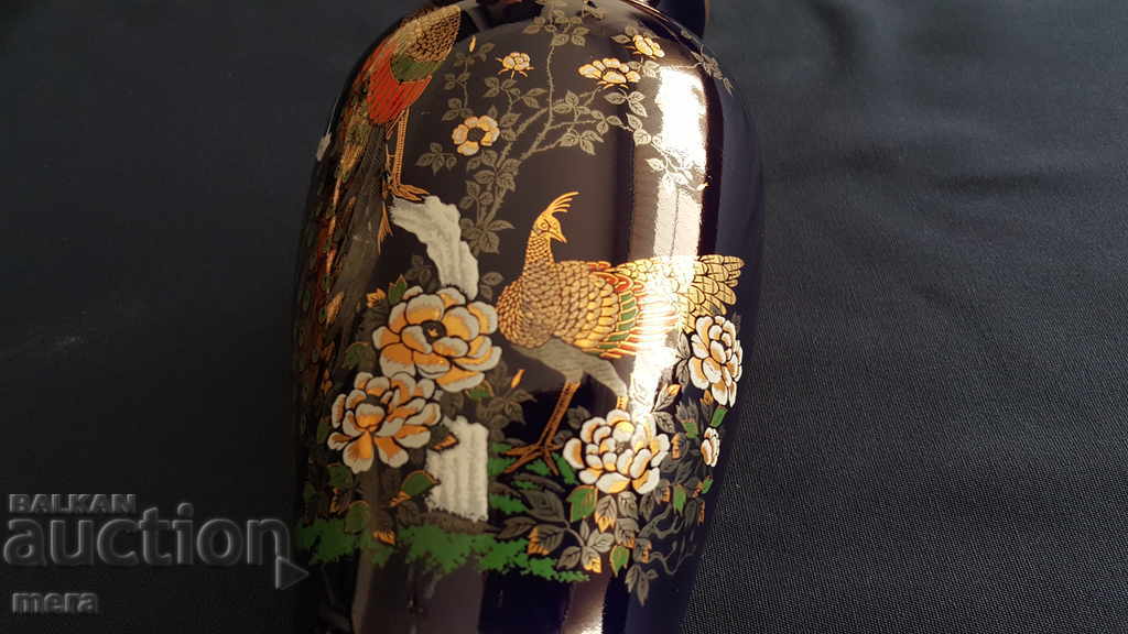 Porcelain hand-painted vase with price 45.00 BGN | € 23.01 Porcelain hand-painted vase with price 45.00 BGN | € 23.01