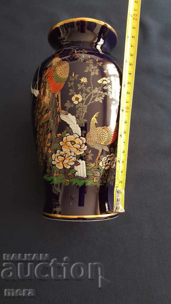Auction Porcelain hand-painted vase Auction Porcelain hand-painted vase