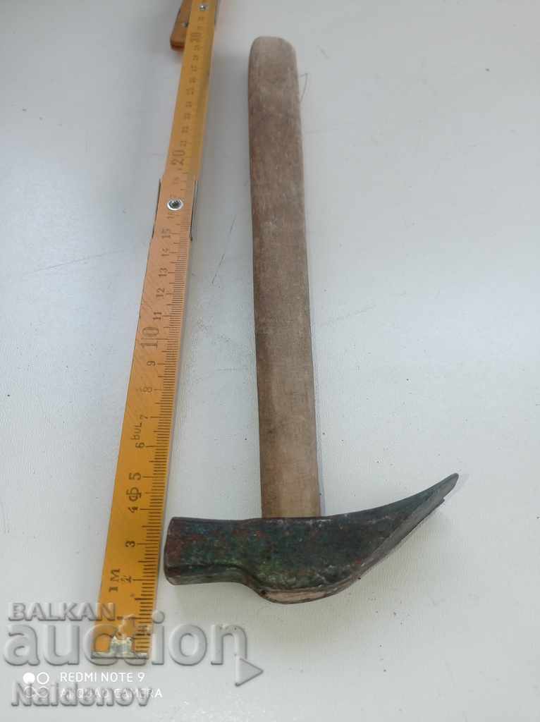 Delivery of An old hammer from Soca shoemaker Delivery of An old hammer from Soca shoemaker