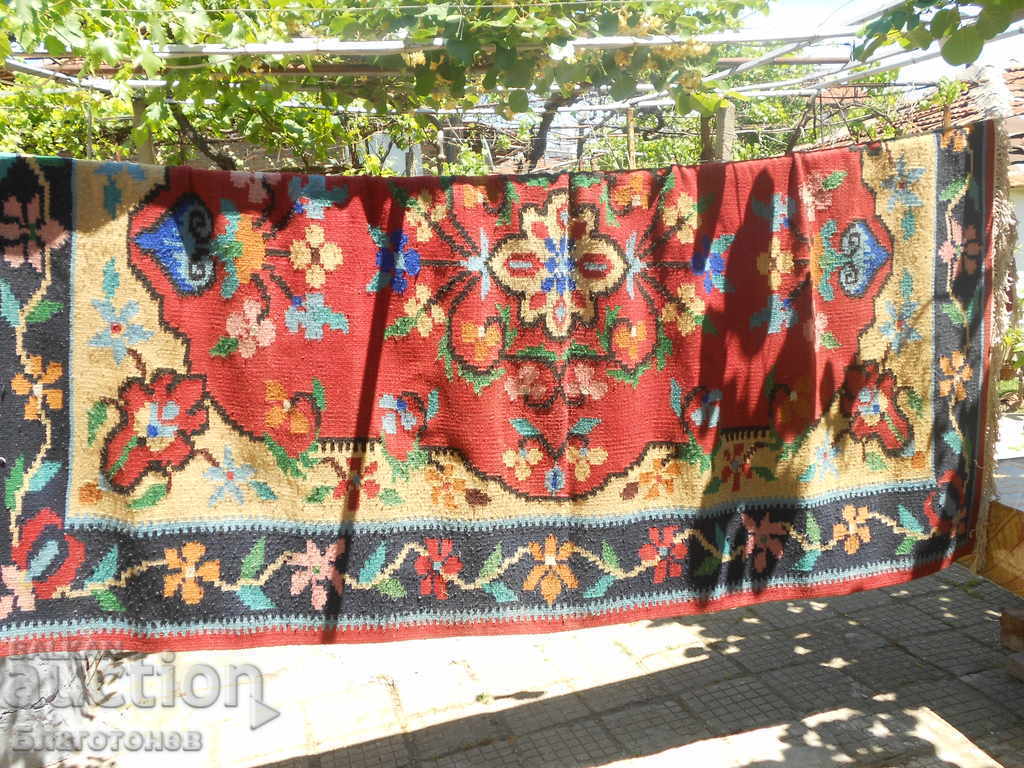 Kotel covor cu preț 500.00 BGN | € 255.65 Kotel covor cu preț 500.00 BGN | € 255.65