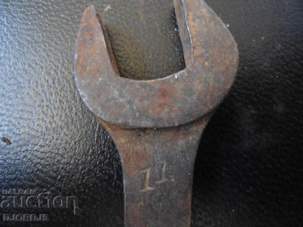 An old switch with price 2.00 BGN | € 1.02 An old switch with price 2.00 BGN | € 1.02