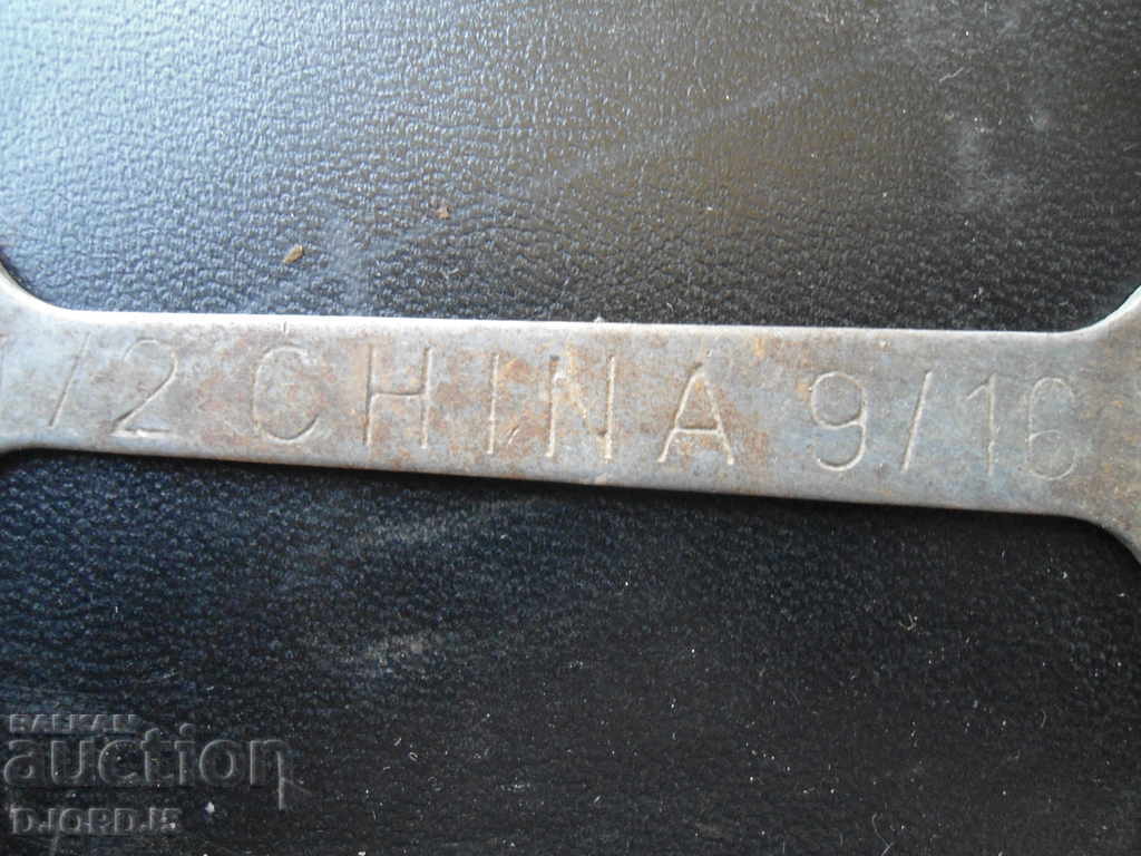 An old switch with price 2.00 BGN | € 1.02 An old switch with price 2.00 BGN | € 1.02