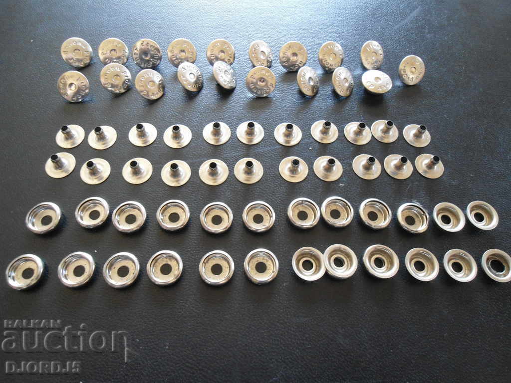 Old metal buttons "PIONEER" - 7 Old metal buttons "PIONEER" - 7