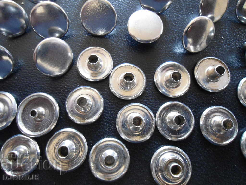 Auction Old metal buttons, 40 pieces Auction Old metal buttons, 40 pieces