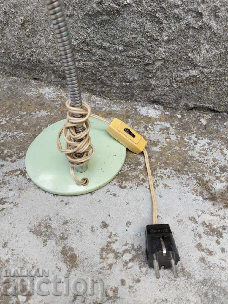 СОЦ НАСТОЛНА ЕМАЙЛИРАНА ЛАМПА С ПОДВИЖНО РАМО с цена 29.00 лв. | € 14.83 СОЦ НАСТОЛНА ЕМАЙЛИРАНА ЛАМПА С ПОДВИЖНО РАМО с цена 29.00 лв. | € 14.83