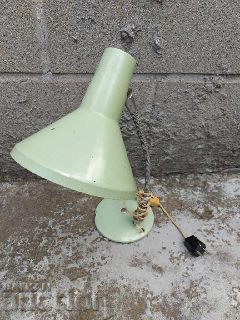 Аукцион СОЦ НАСТОЛНА ЕМАЙЛИРАНА ЛАМПА С ПОДВИЖНО РАМО Аукцион СОЦ НАСТОЛНА ЕМАЙЛИРАНА ЛАМПА С ПОДВИЖНО РАМО