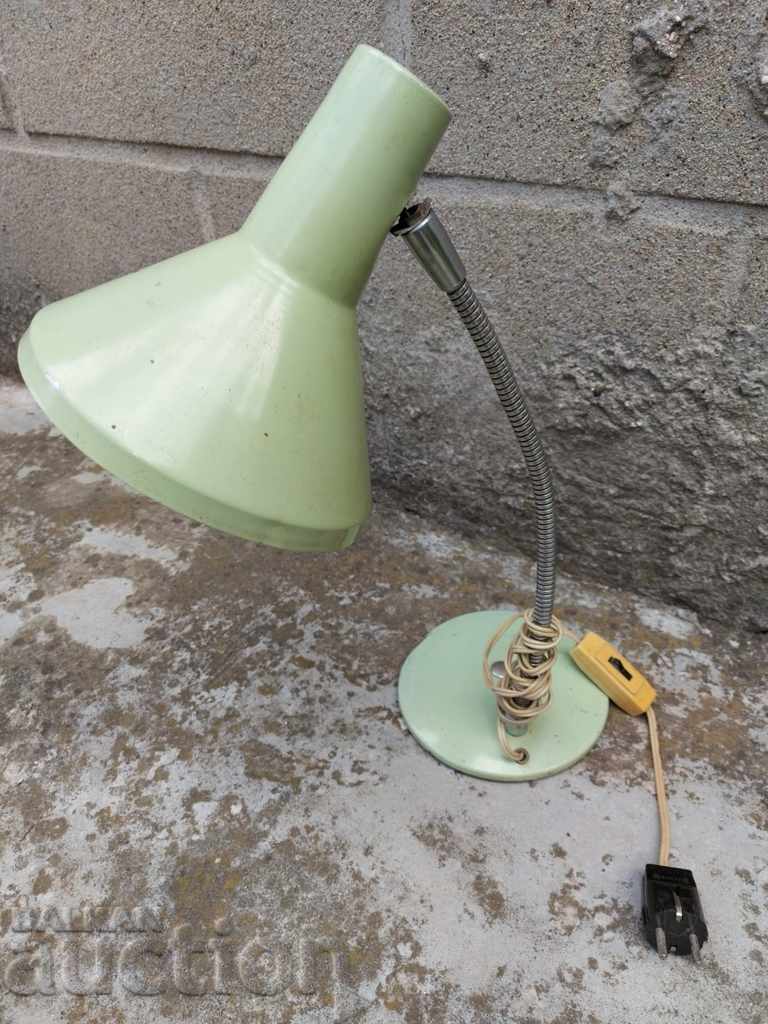 СОЦ НАСТОЛНА ЕМАЙЛИРАНА ЛАМПА С ПОДВИЖНО РАМО СОЦ НАСТОЛНА ЕМАЙЛИРАНА ЛАМПА С ПОДВИЖНО РАМО