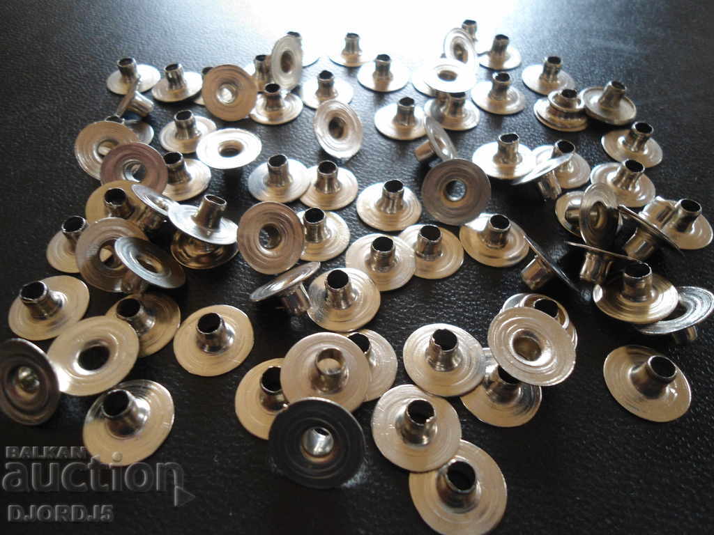 Auction Old metal eyelets, buttons, 80 pieces Auction Old metal eyelets, buttons, 80 pieces
