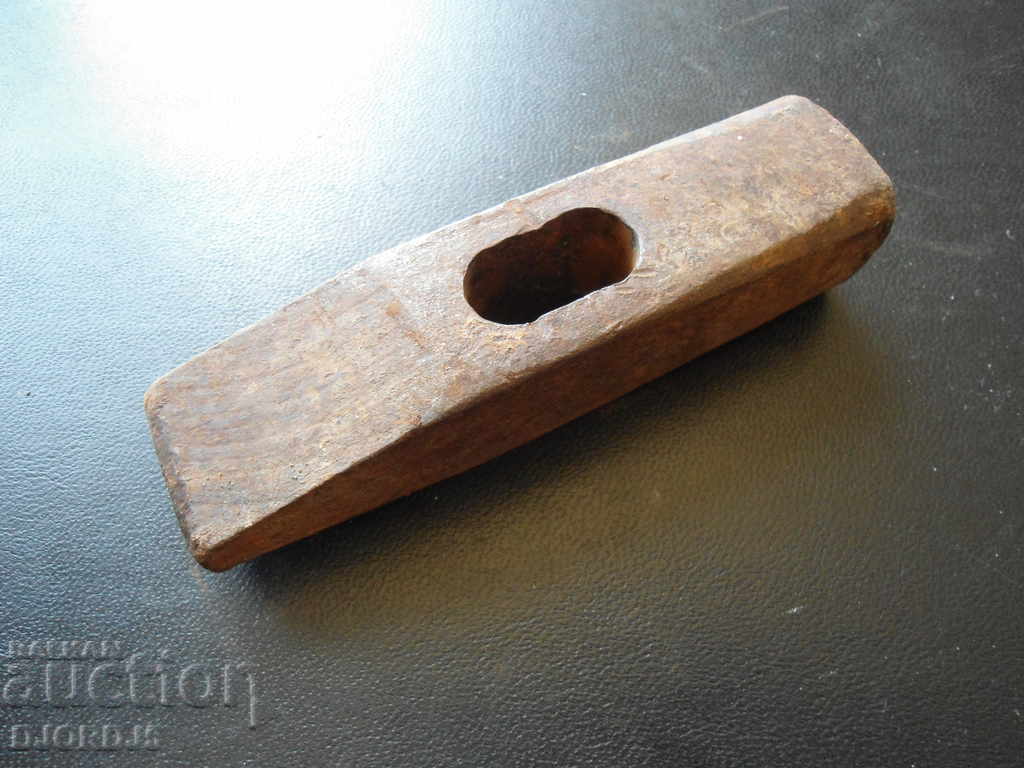 Old hammer, 0.550 kg with price 3.00 BGN | € 1.53