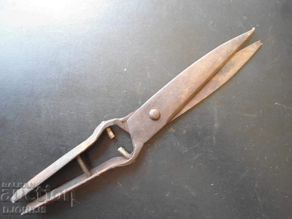 Old forged scissors with price 3.00 BGN | € 1.53