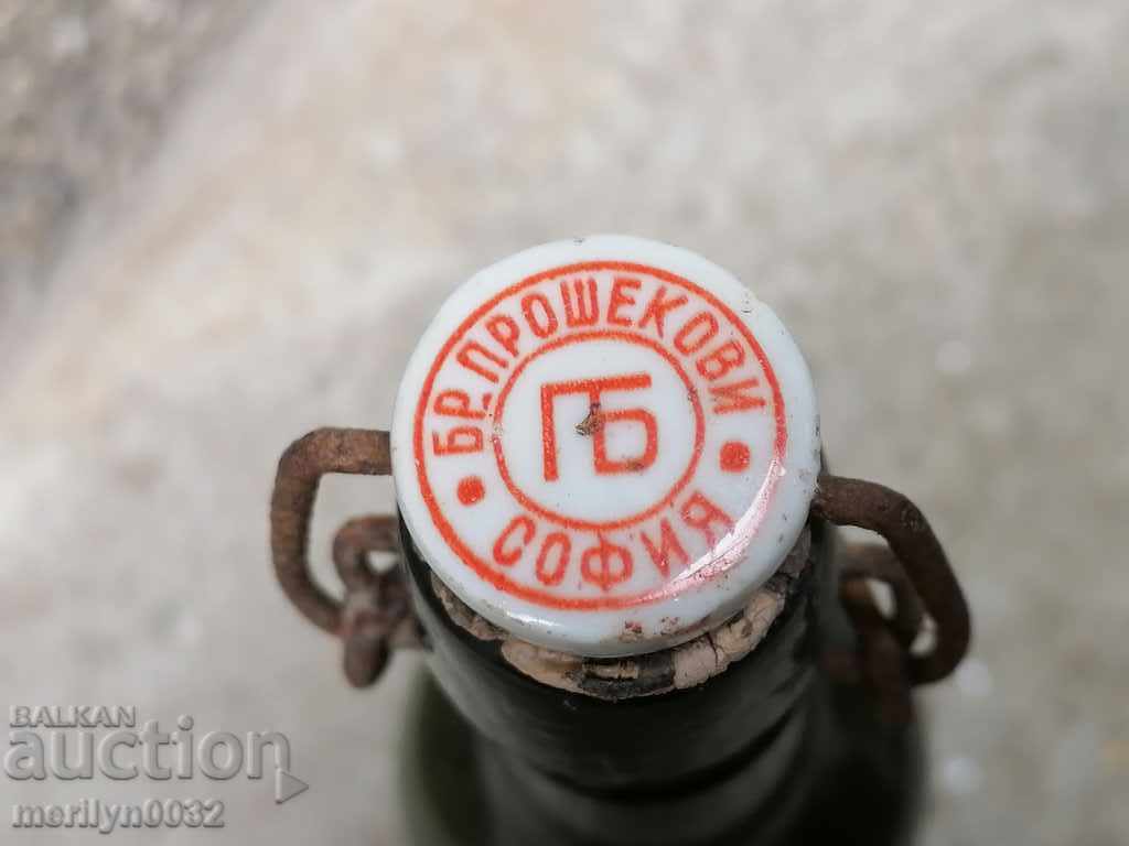 Delivery of Beer bottle with the coat of arms "BRATYA PROSHEKOVI" 0.6 ml bottle Delivery of Beer bottle with the coat of arms "BRATYA PROSHEKOVI" 0.6 ml bottle