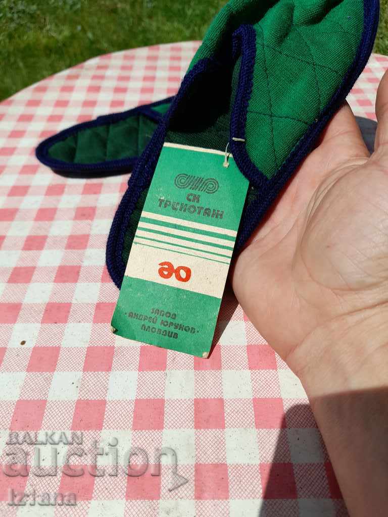 Livrarea Papuci deschise pentru adolescenți vechi, papuci