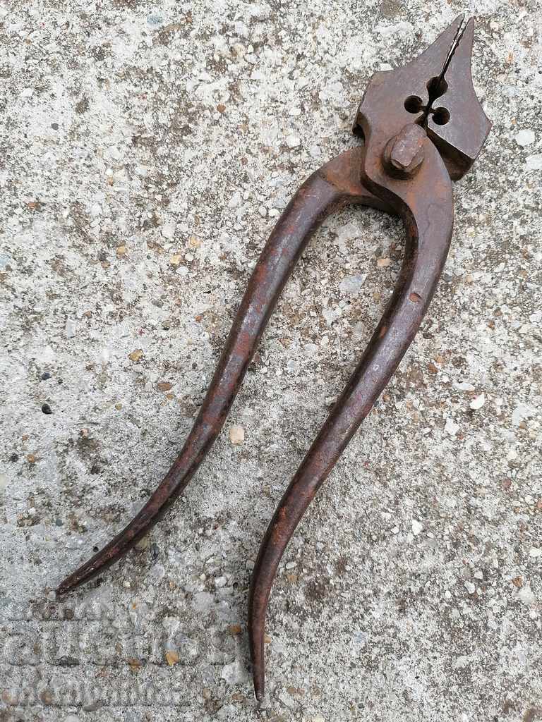 Auction  Army pliers for ammunition disposal