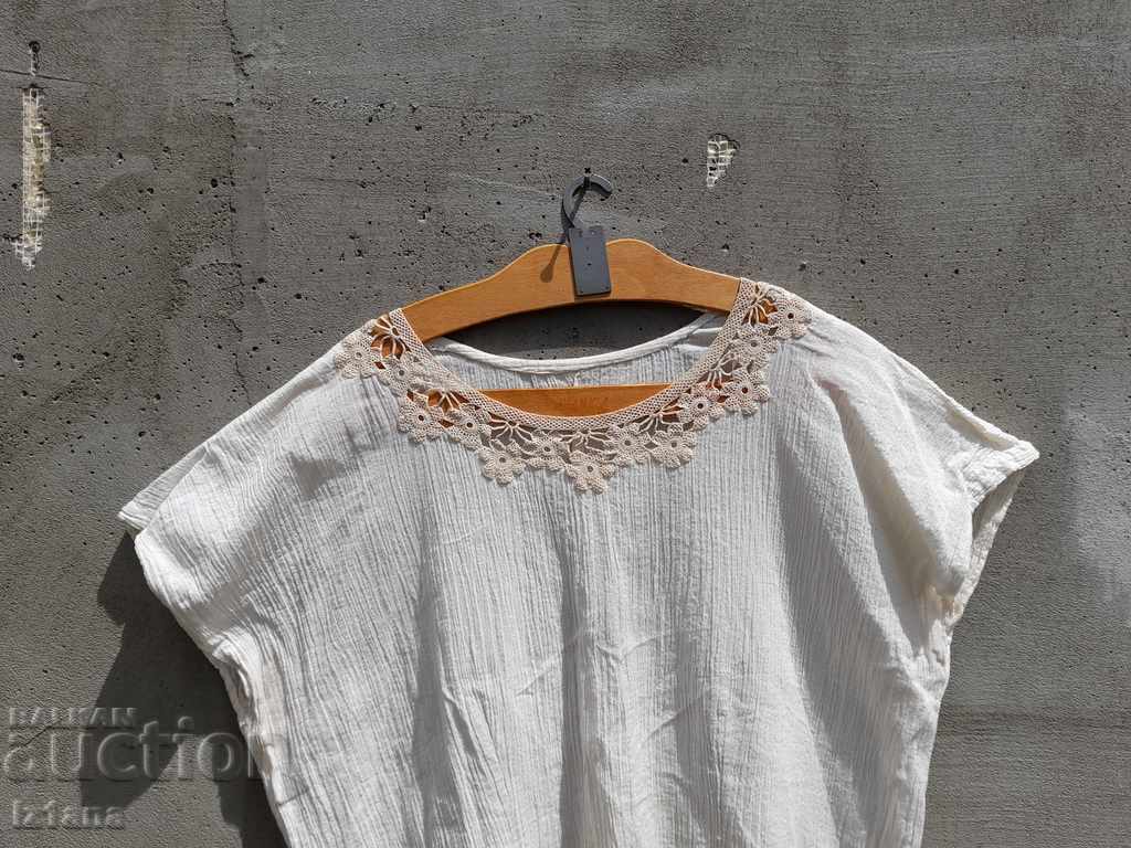 Old women's canary blouse with price 10.00 BGN | € 5.11 Old women's canary blouse with price 10.00 BGN | € 5.11